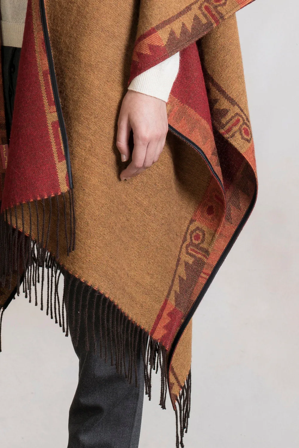Huari - 5 Cape Baby Alpaca Color Ocre