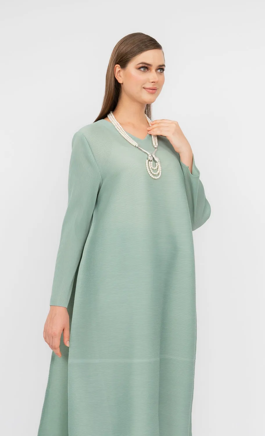 Miss Classy Kurung  in Frosty Green