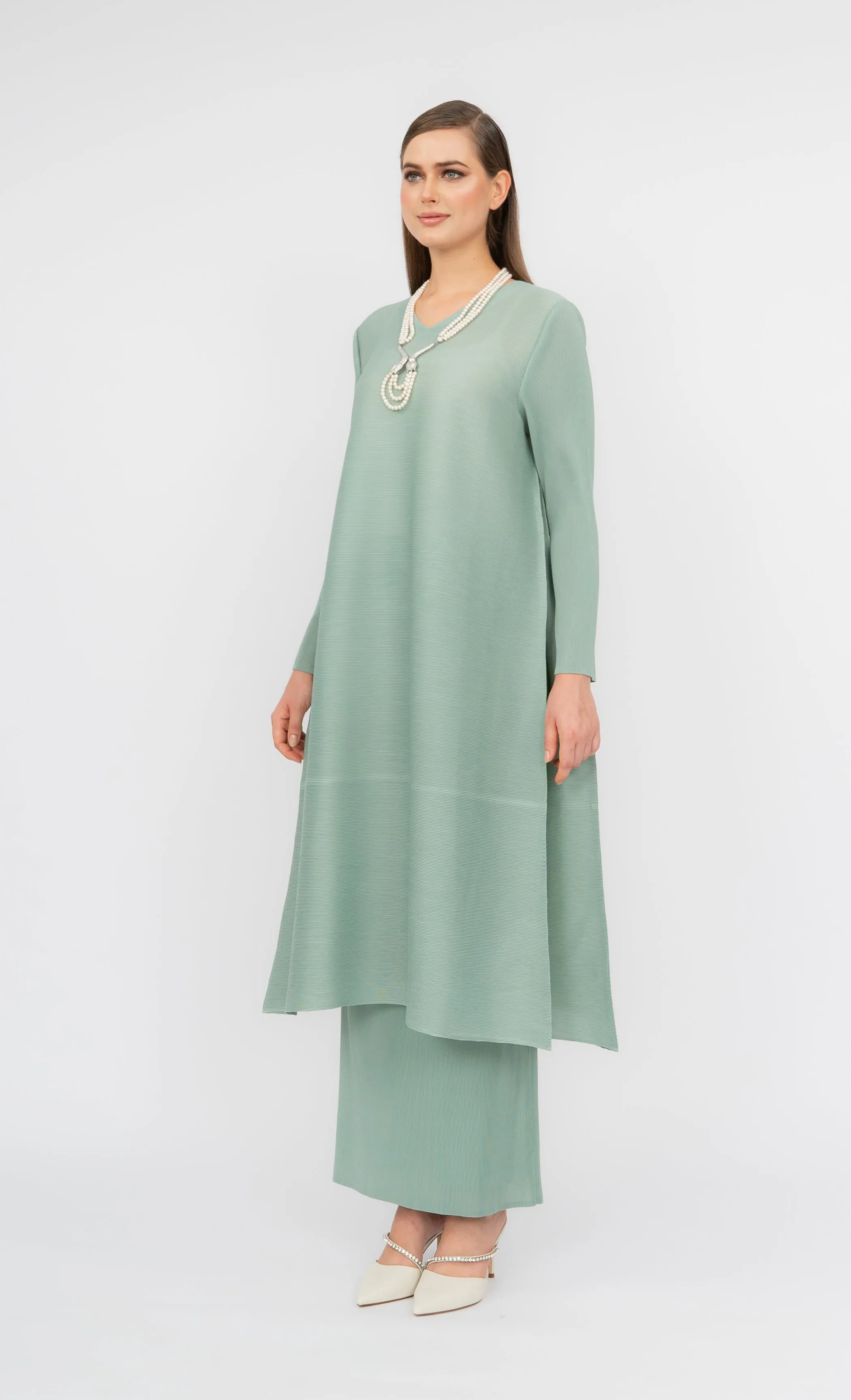 Miss Classy Kurung  in Frosty Green