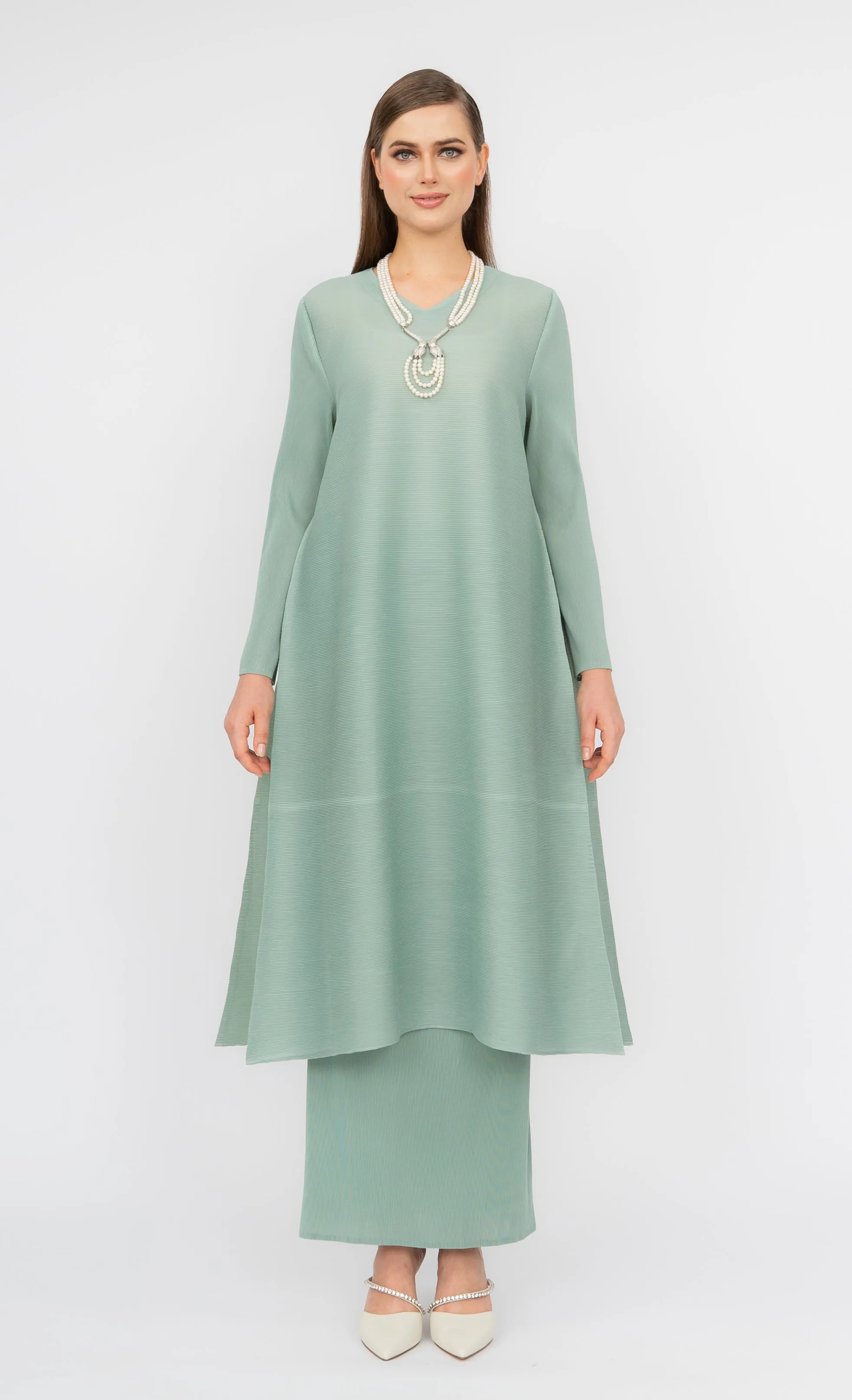 Miss Classy Kurung  in Frosty Green