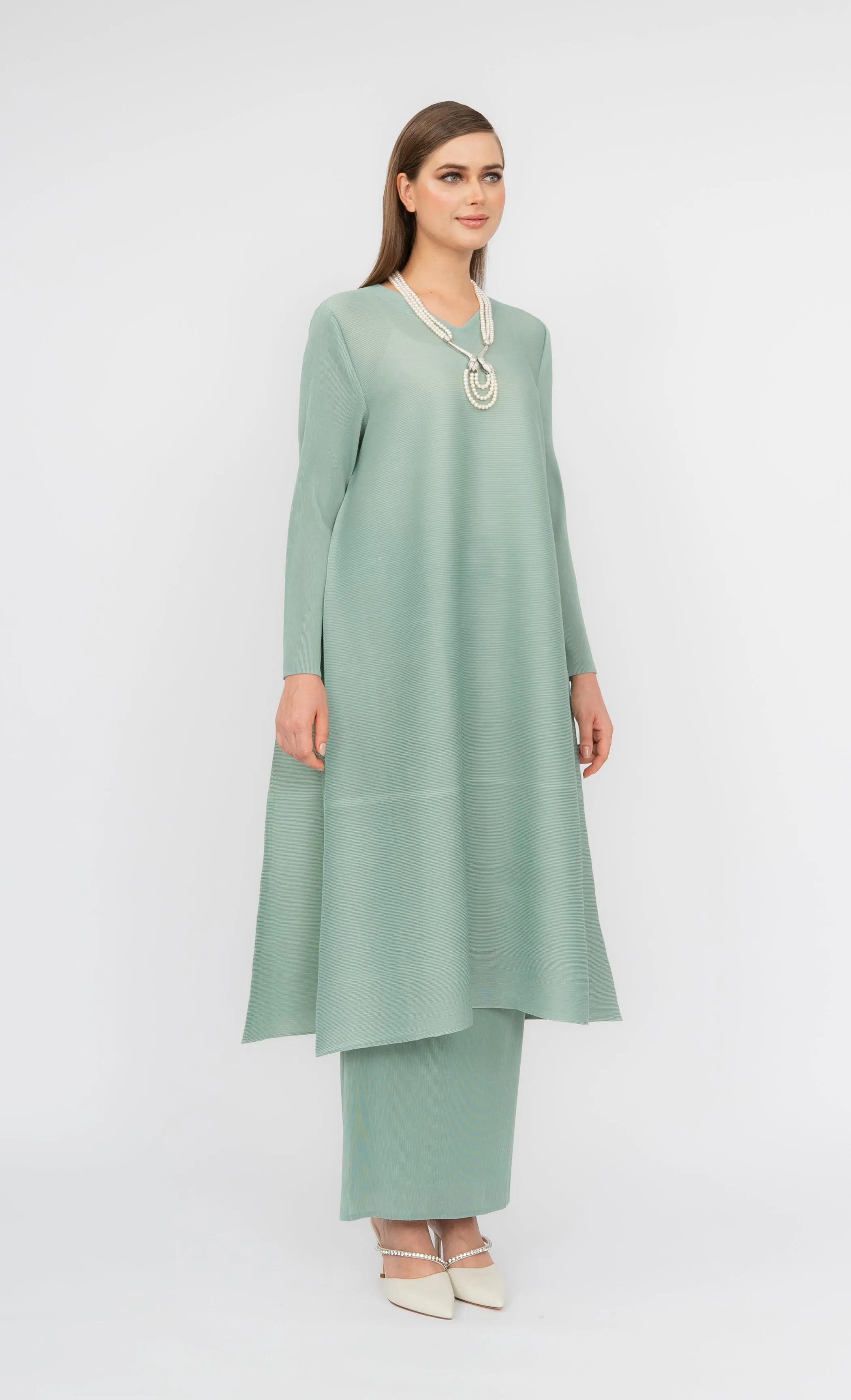 Miss Classy Kurung  in Frosty Green