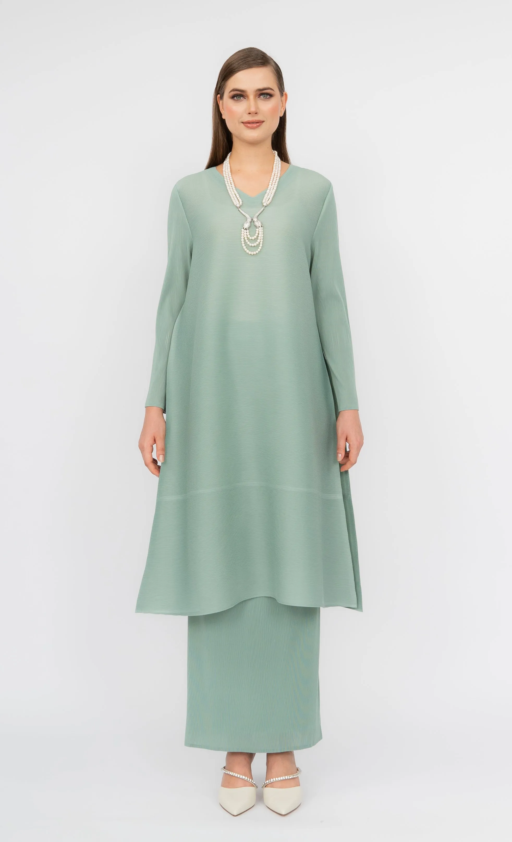 Miss Classy Kurung  in Frosty Green