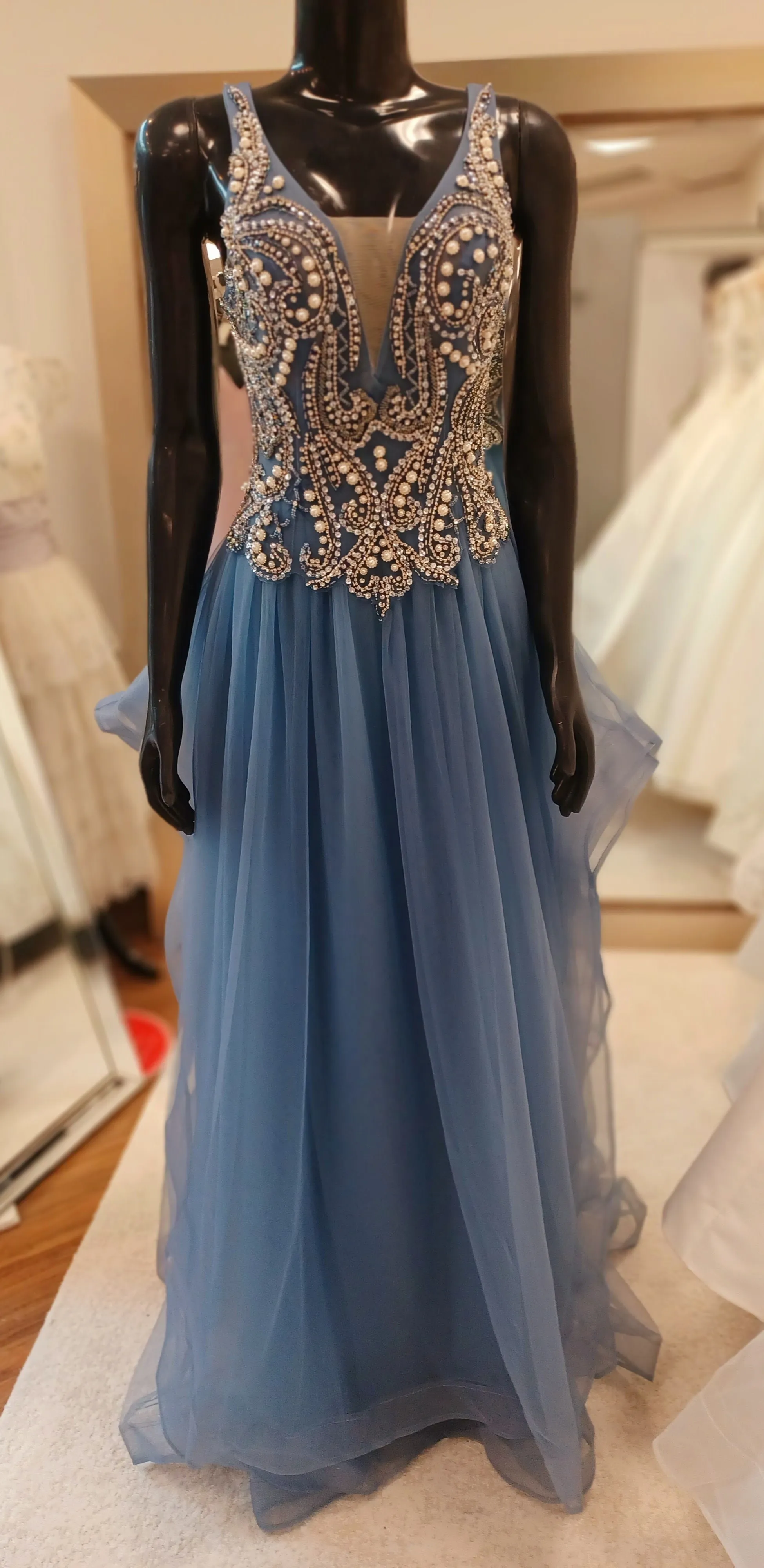 P009-Hand-Embellished Chiffon&Tulle Multi-Teared Gown