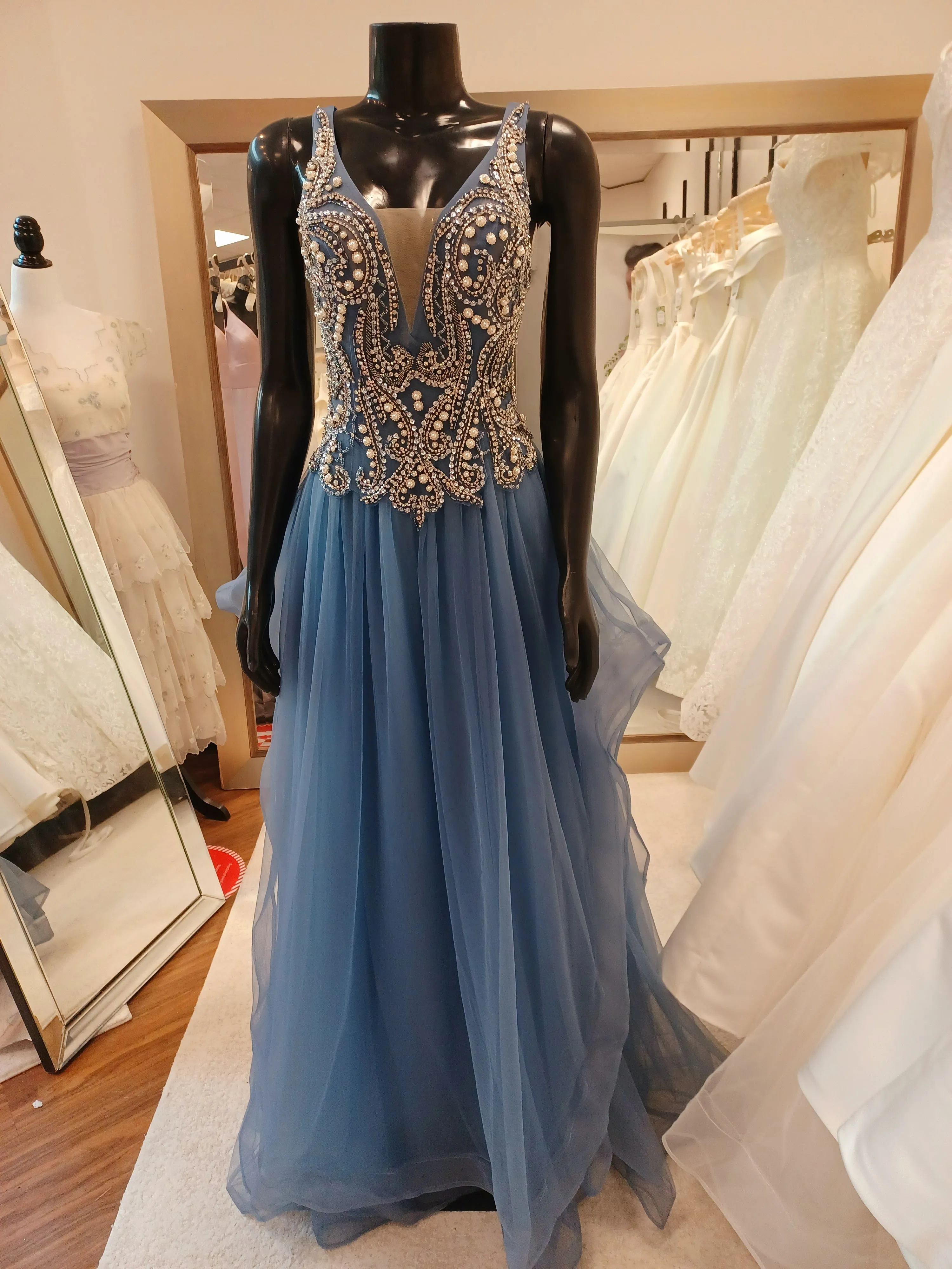 P009-Hand-Embellished Chiffon&Tulle Multi-Teared Gown