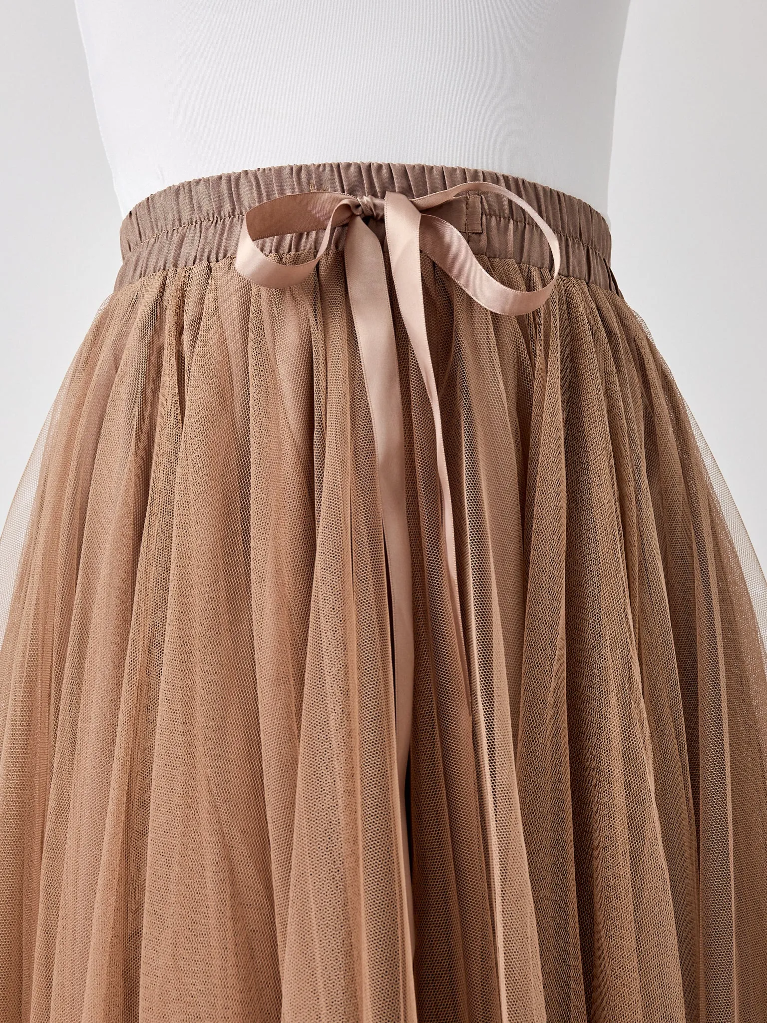 Women's Aria Tulle Midi Skirt in Taupe